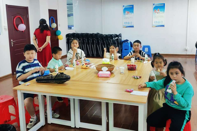 “我和爸爸，妈妈去上班”儿童节茶话会活动圆满结束